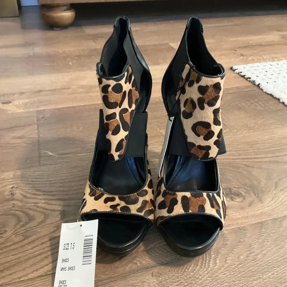 Calvin Klein Sonia black and cheetah print peep toe heel, 7.5, NWT! - Picture 2 of 11